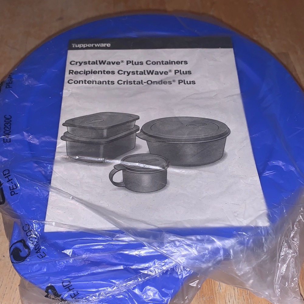 Tupperware Brand New in original packaging Crystal Wave Plus 4 1/4